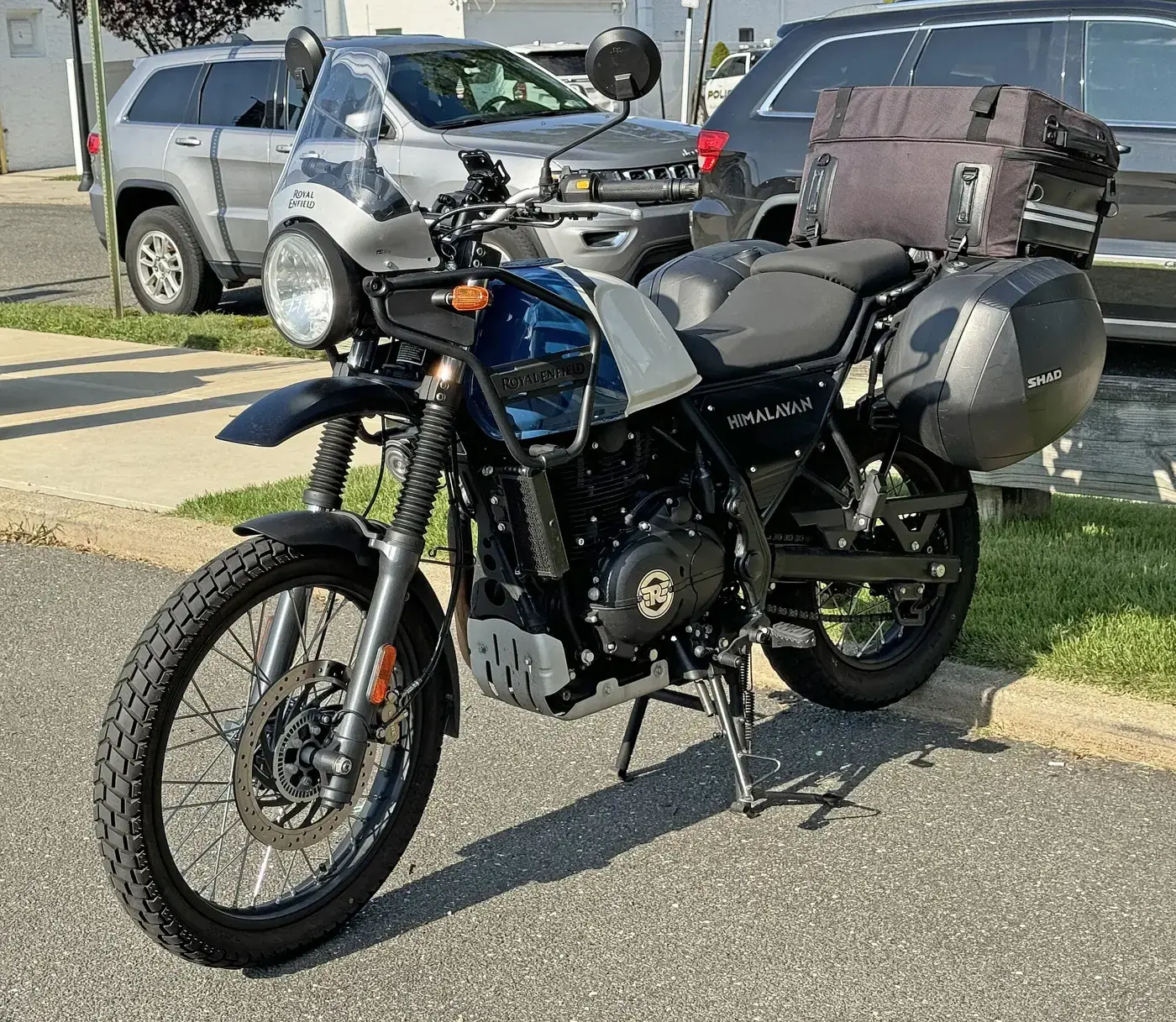 Royal Enfield Himalayan, trail — vue extérieure