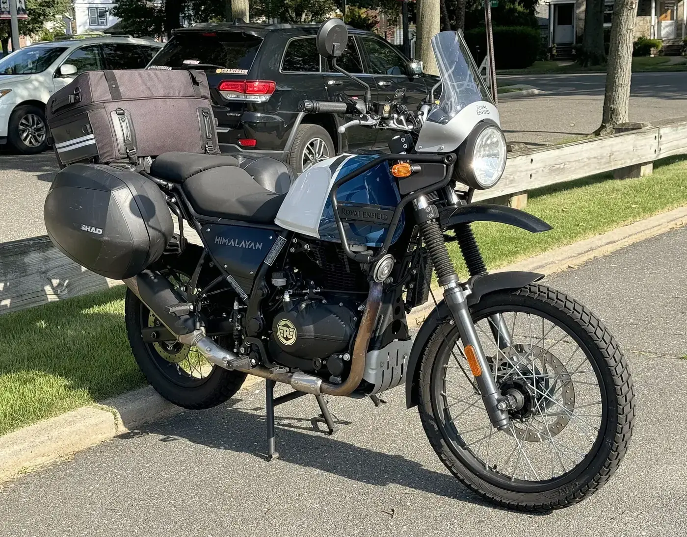 Royal Enfield Himalayan, trail — vue extérieure