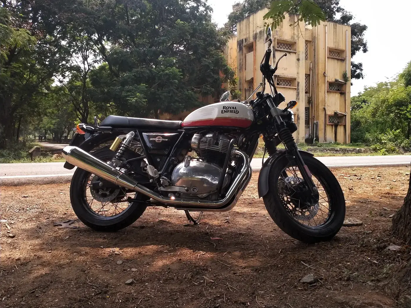 Royal Enfield Interceptor, custom — vue extérieure