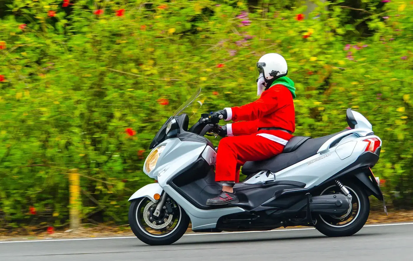 Suzuki Burgman, scooter — vue extérieure