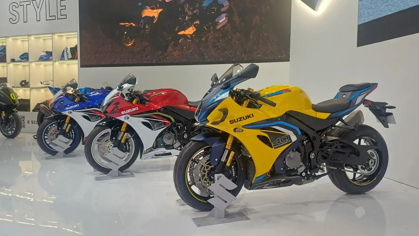Suzuki GSX, roadster — vue extérieure