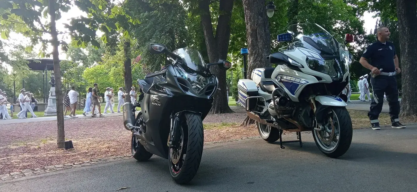 Suzuki GSX, roadster — vue extérieure
