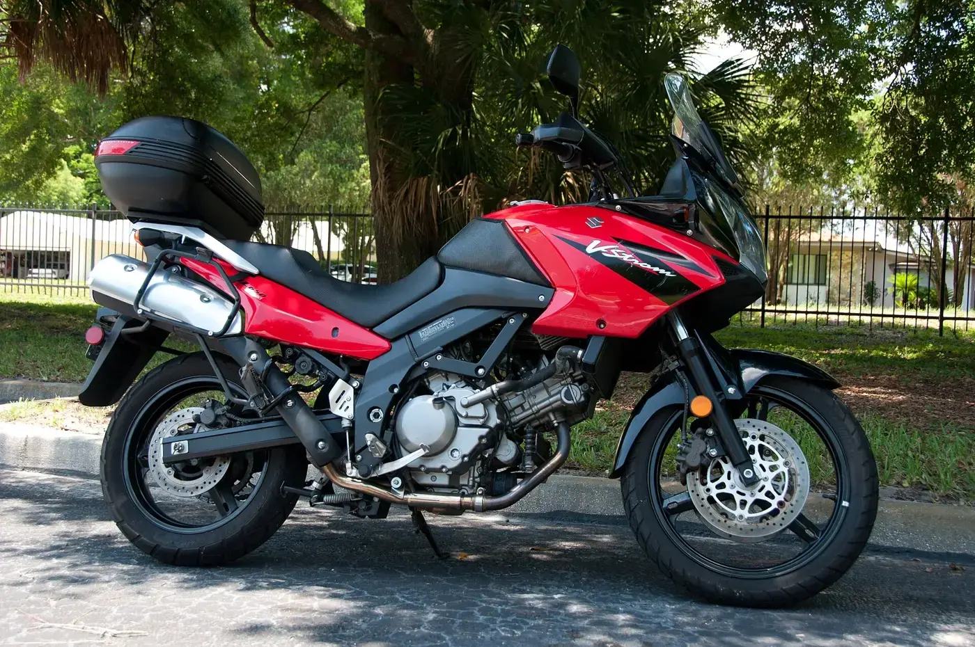 Suzuki V-STROM, sportive — vue extérieure