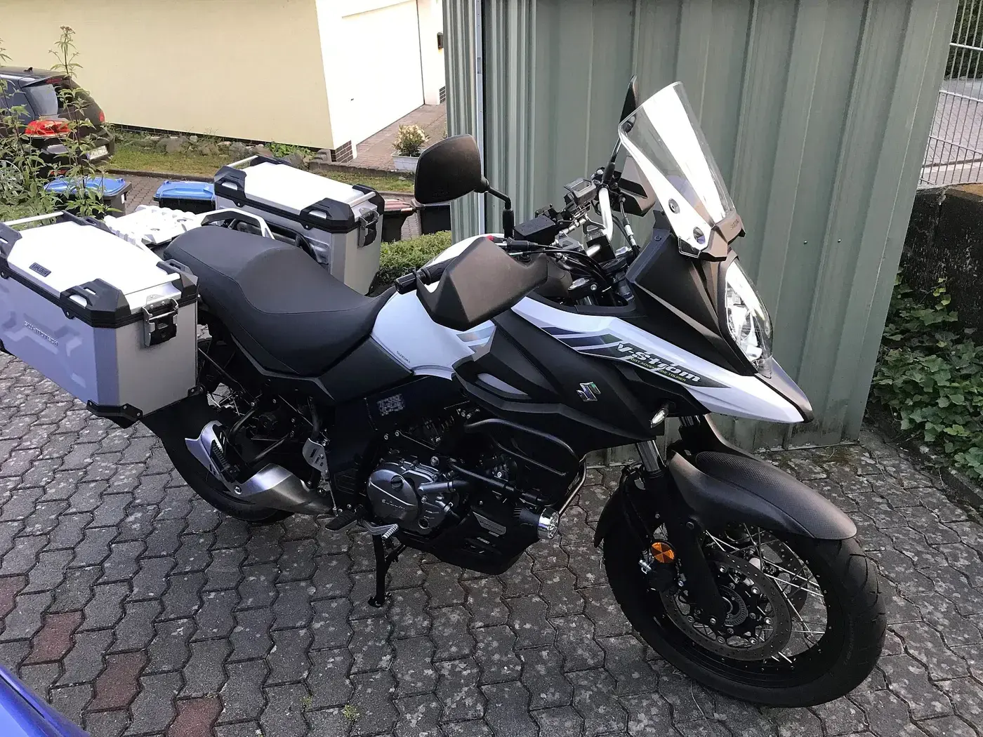Suzuki V-STROM, sportive — vue extérieure