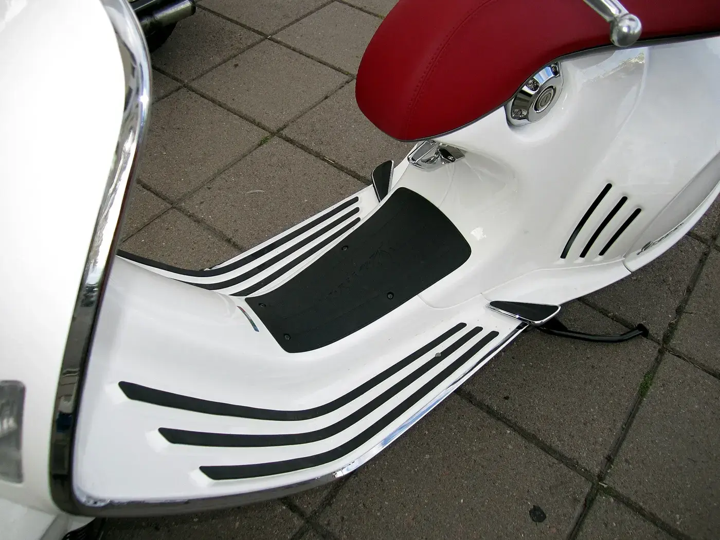 Vespa 946, scooter — vue extérieure