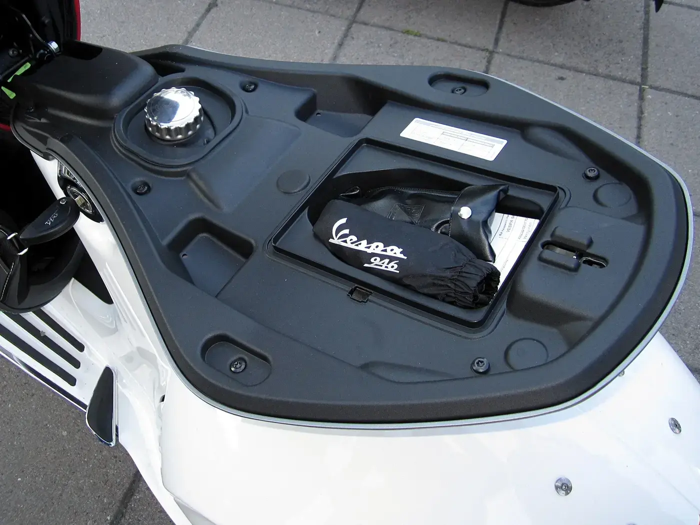 Vespa 946, scooter — vue extérieure