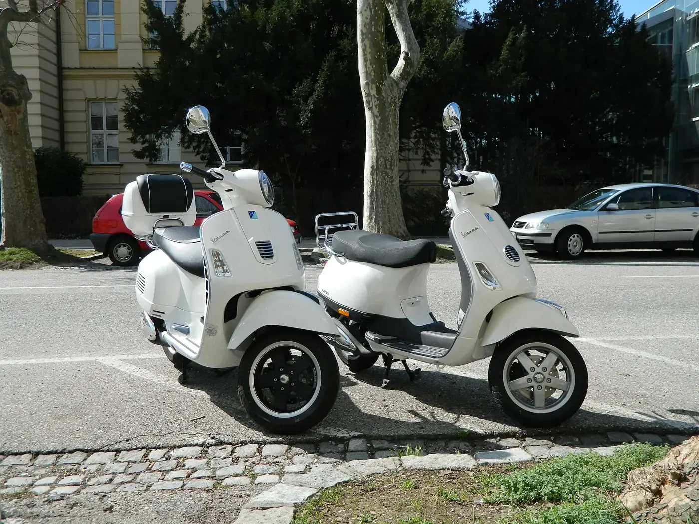 Vespa GTS, scooter — vue extérieure