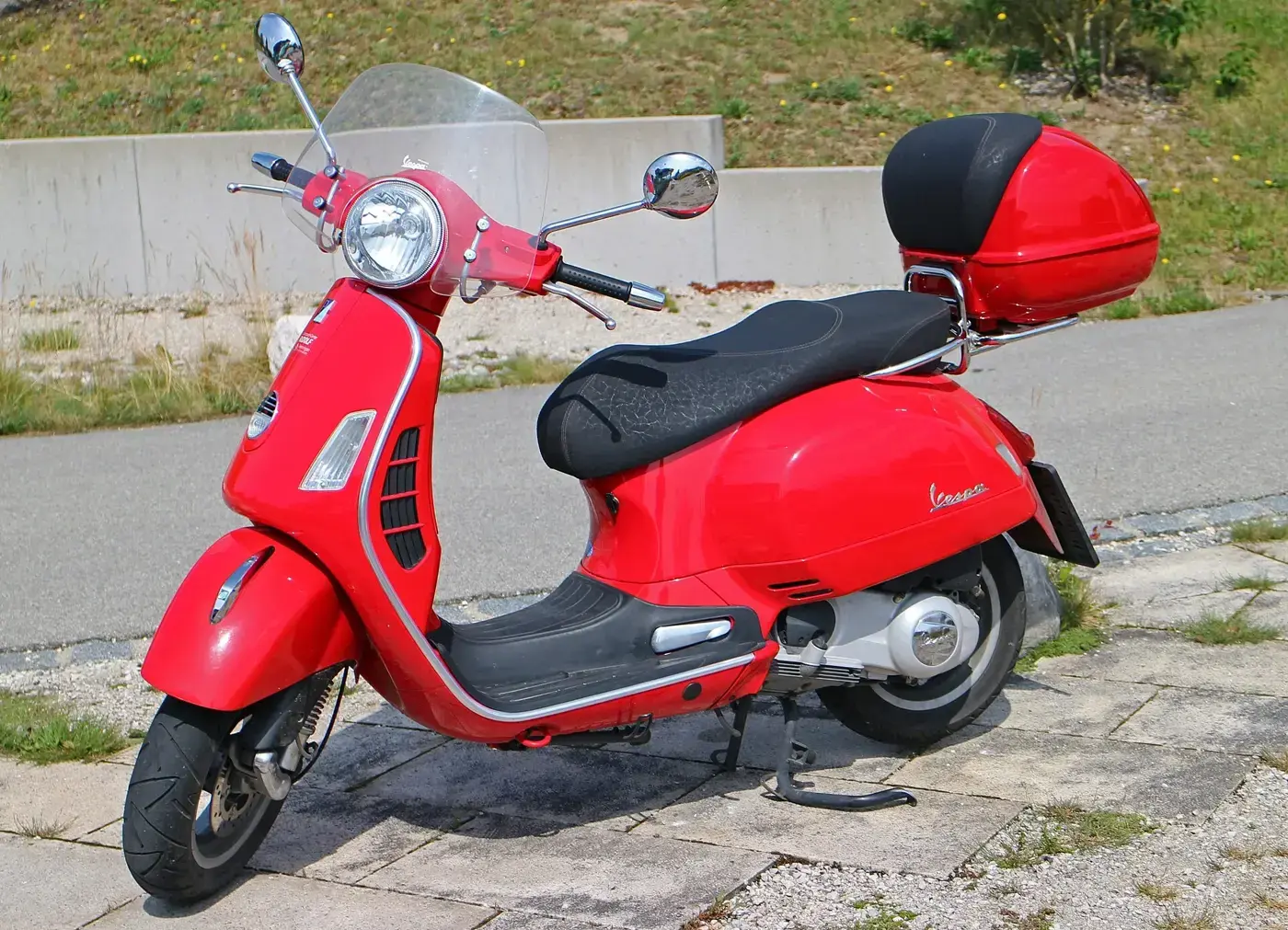 Vespa GTS, scooter — vue extérieure