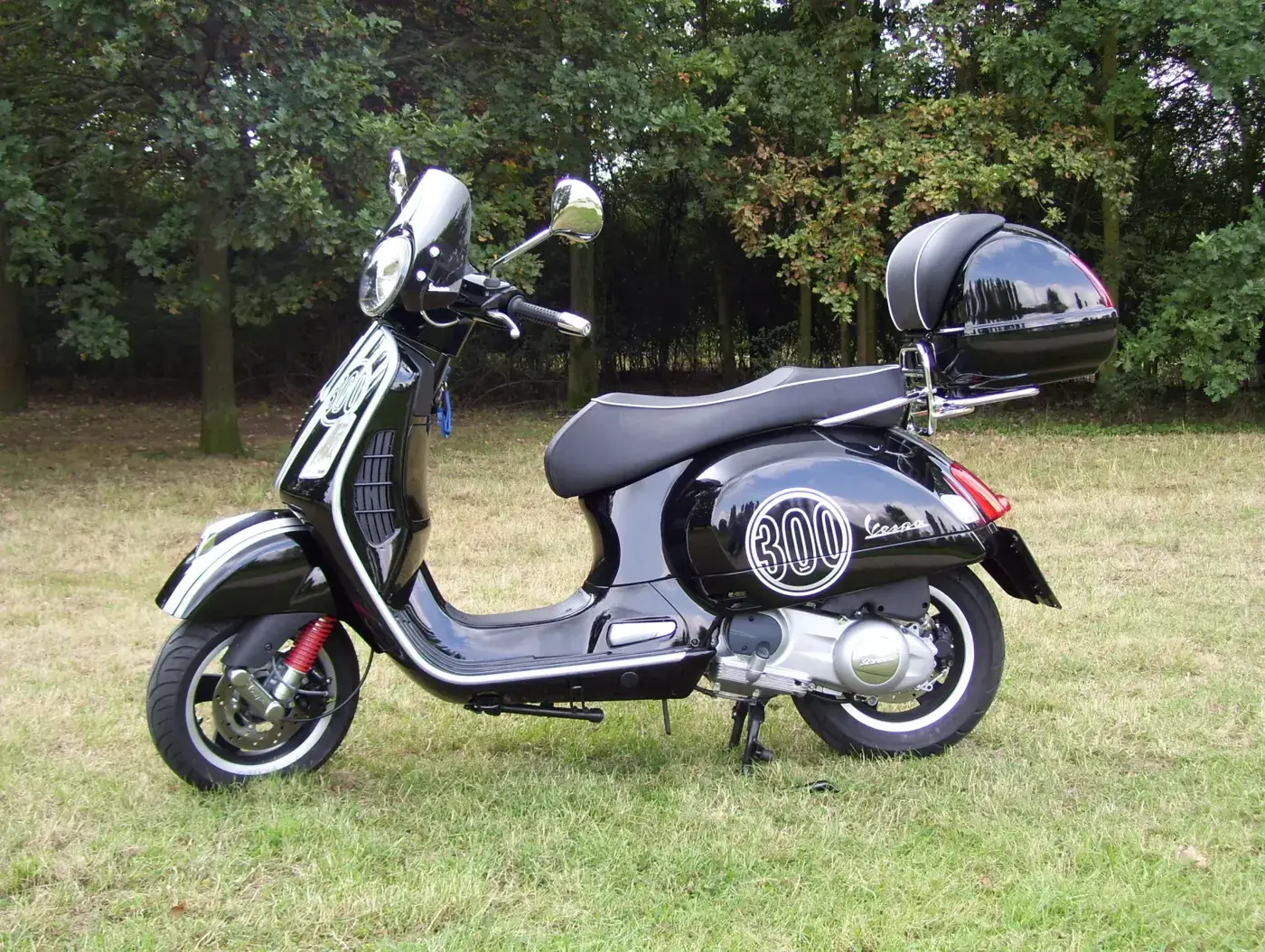 Vespa GTS Super, scooter — vue extérieure