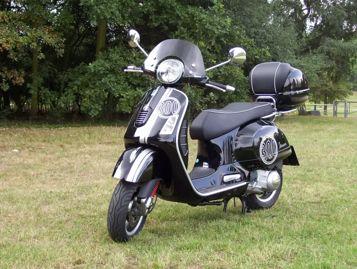 Vespa GTS Super, scooter — vue extérieure