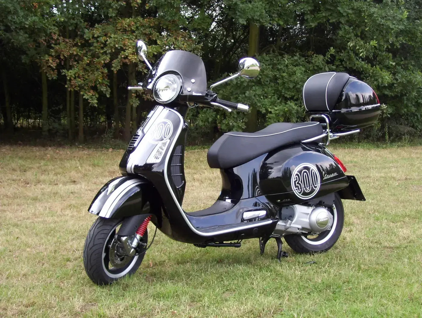 Vespa GTS Super, scooter — vue extérieure