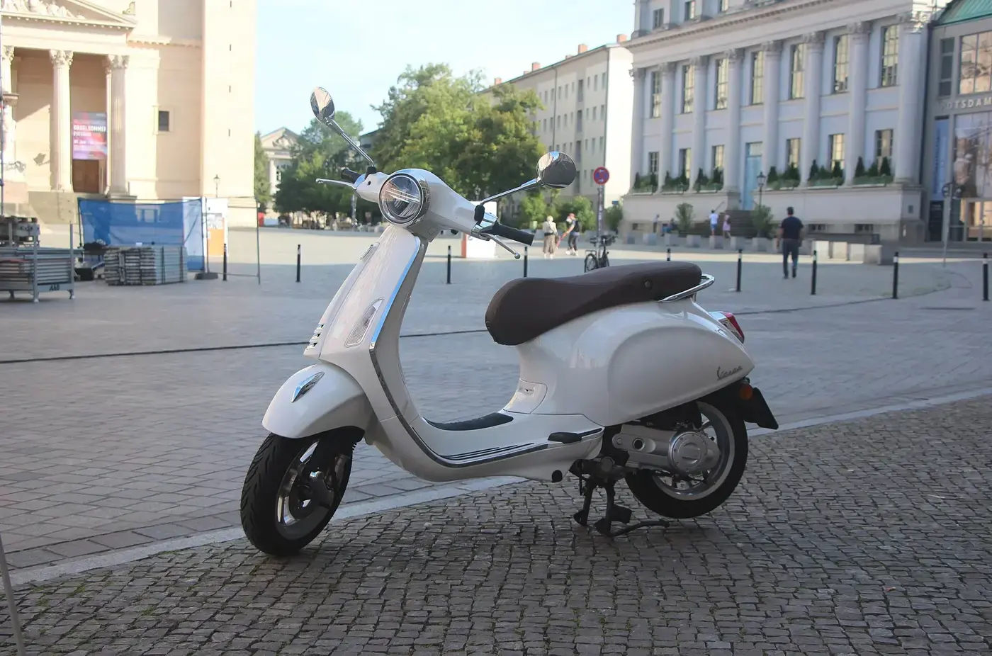 Vespa Primavera, scooter — vue extérieure