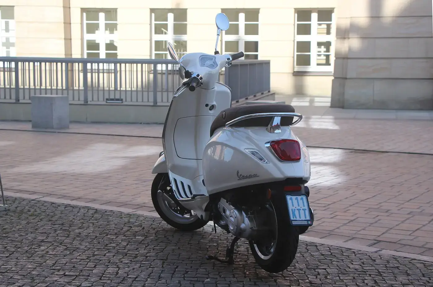 Vespa Primavera, scooter — vue extérieure
