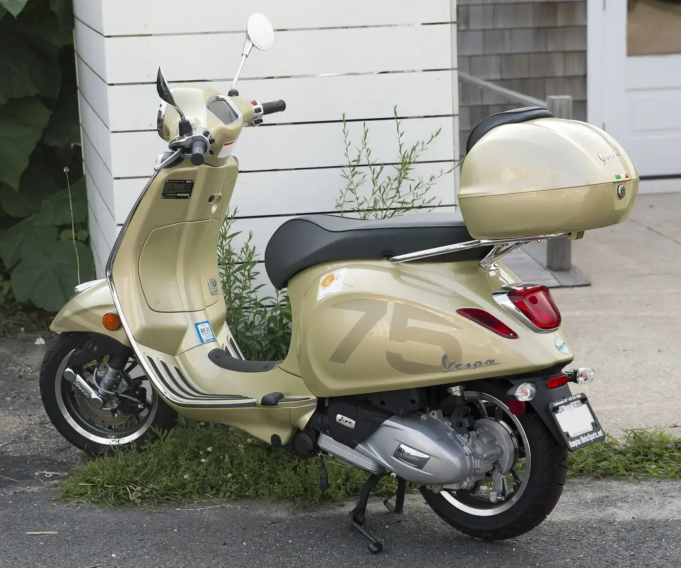 Vespa Primavera, scooter — vue extérieure