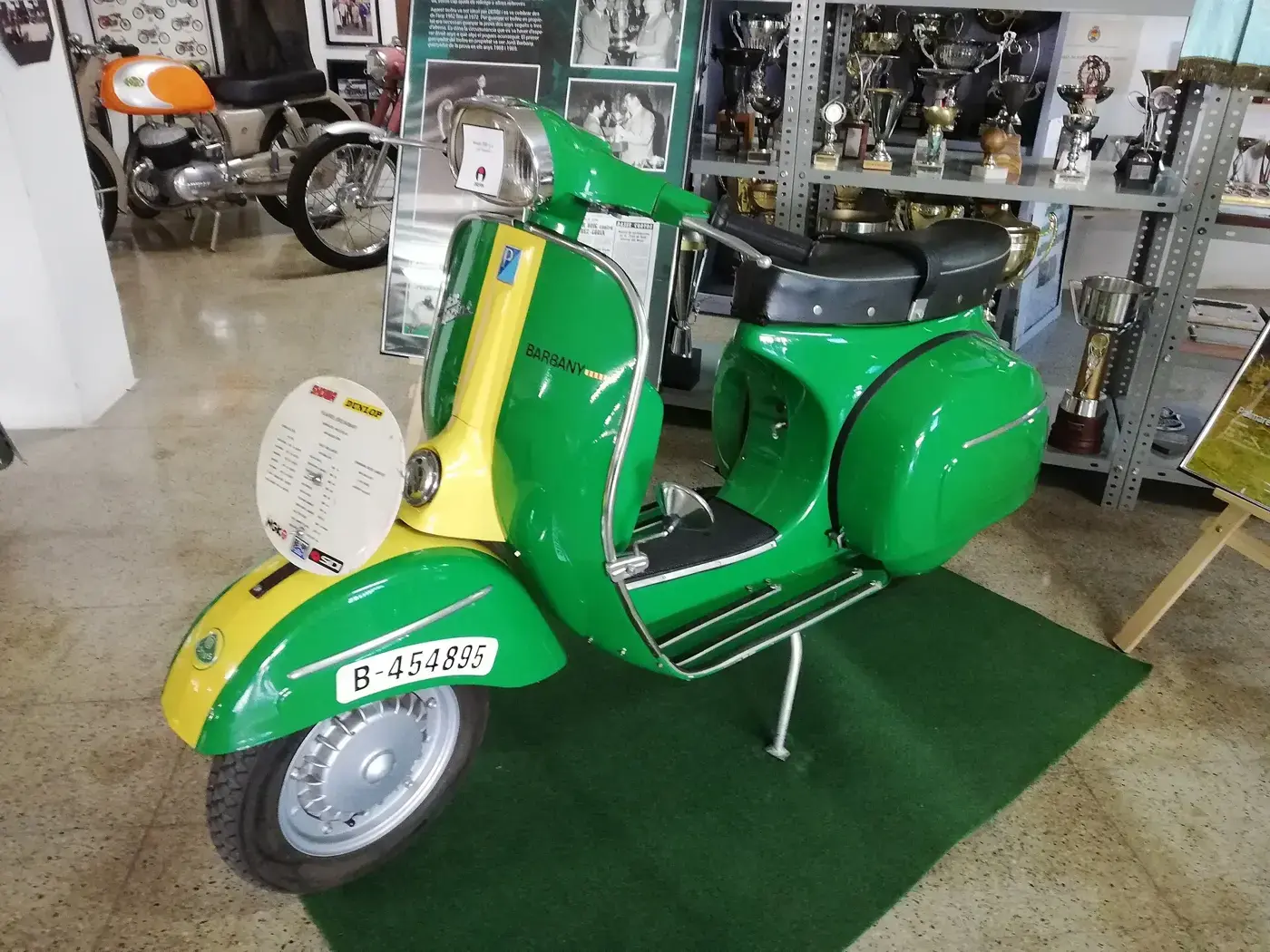 Vespa Sprint, scooter — vue extérieure