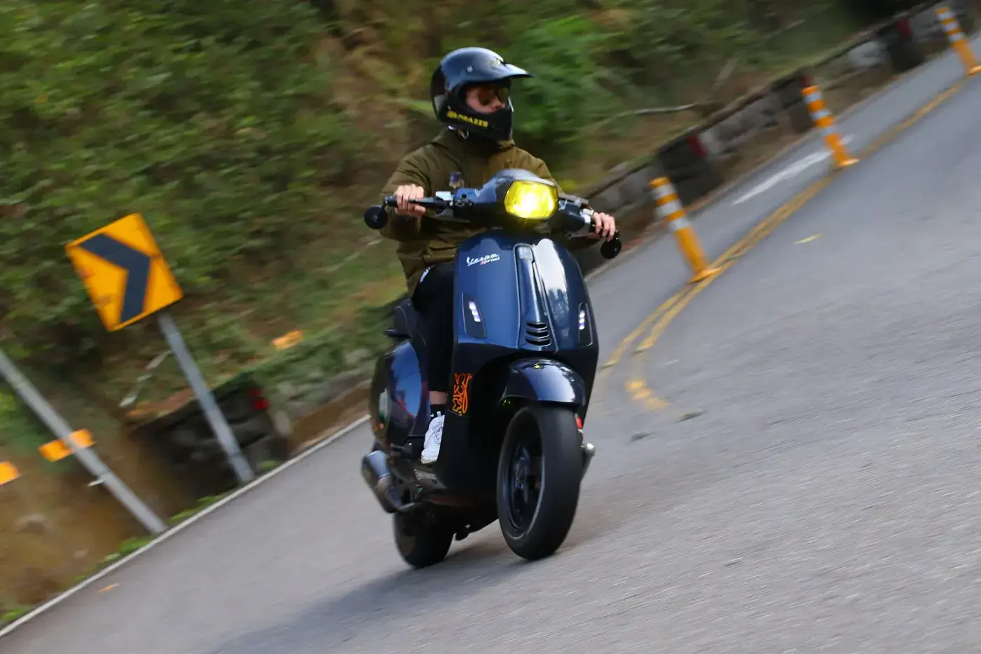 Vespa Sprint, scooter — vue extérieure