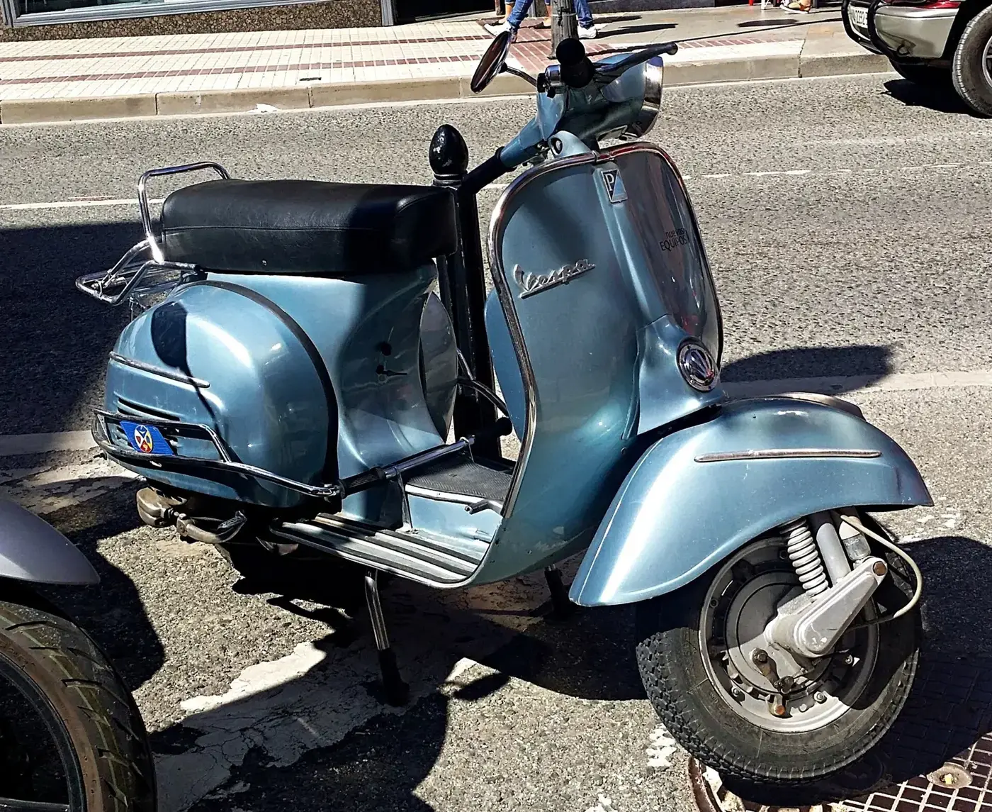 Vespa Sprint, scooter — vue extérieure