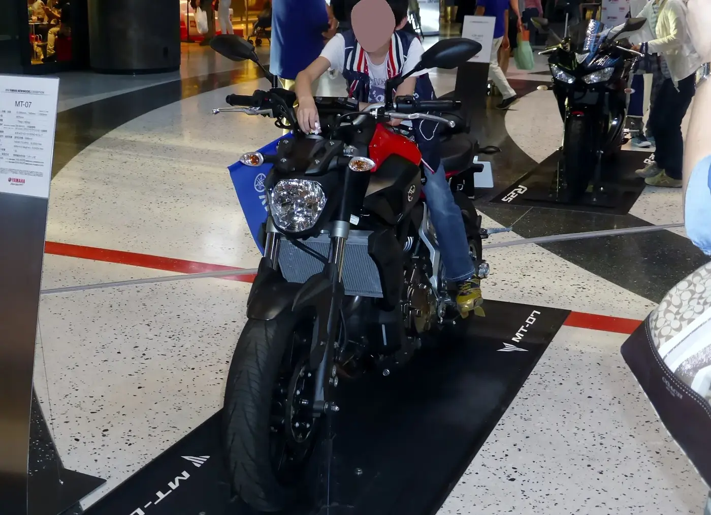 Yamaha MT-07, roadster — vue extérieure