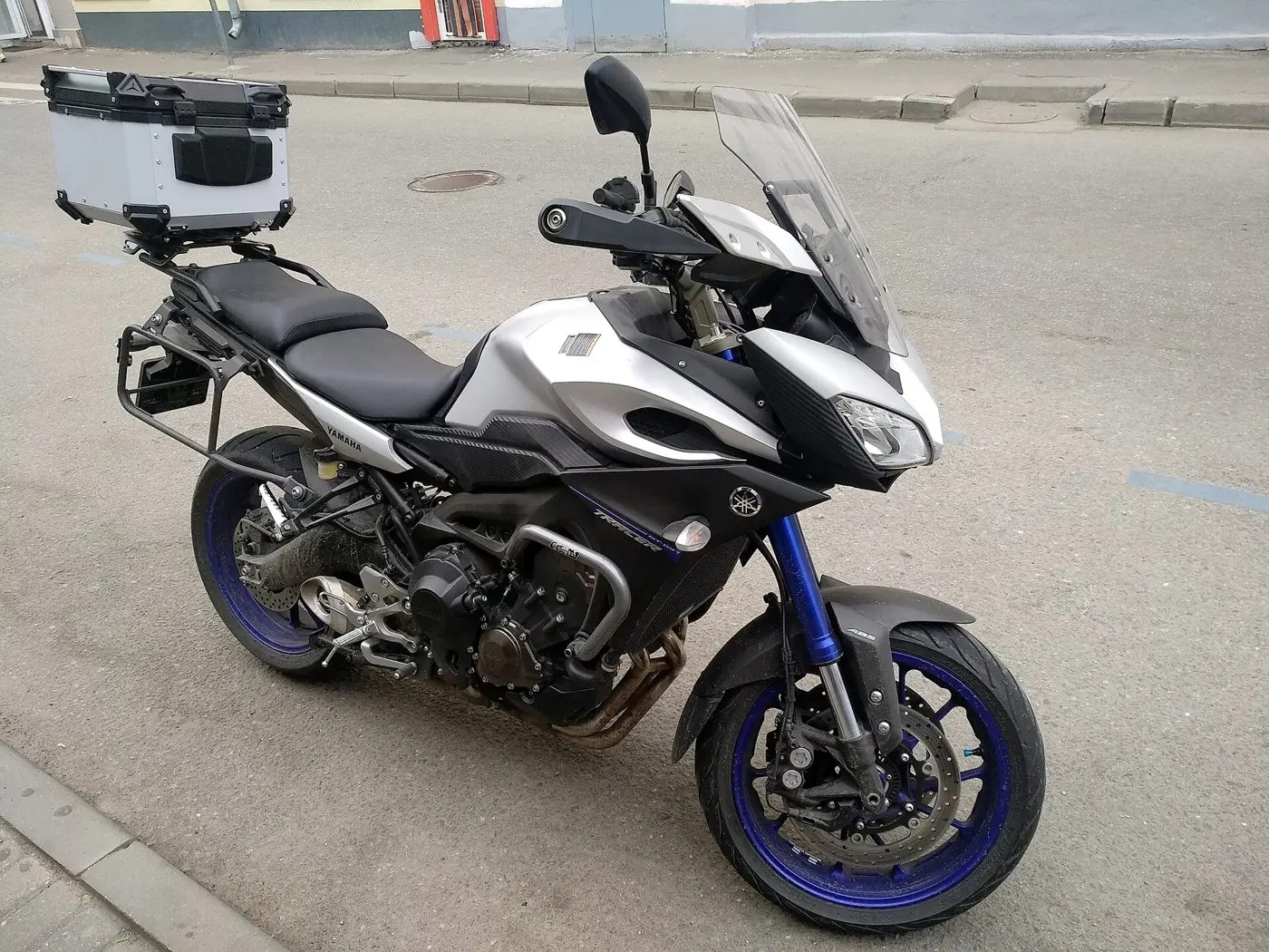 Yamaha MT-09, roadster — vue extérieure