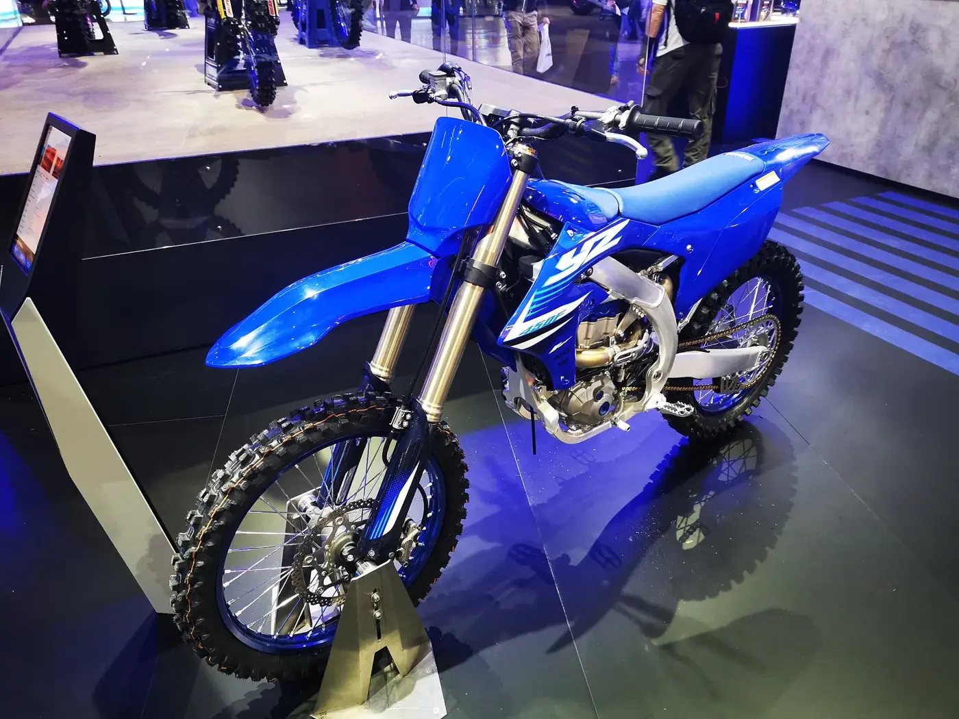 Yamaha YZ 450 F 2026, trail — vue extérieure